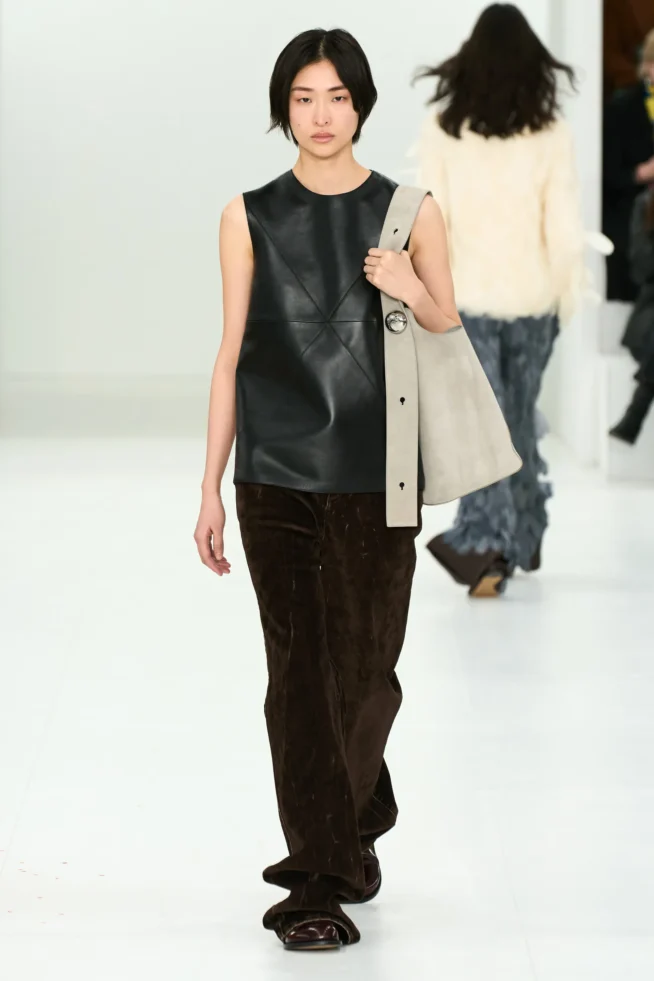 00018-loewe-fall-2023-ready-to-wear-credit-gorunway