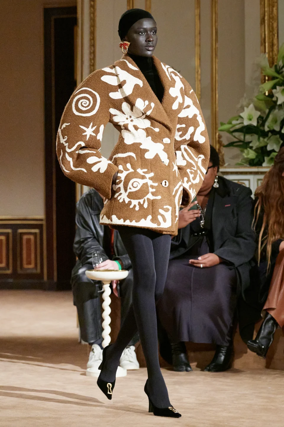 00018-schiaparelli-fall-2023-ready-to-wear-credit-gorunway
