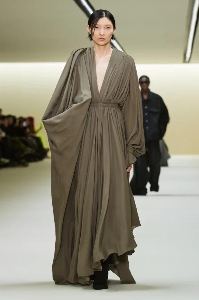 00019-balenciaga-fall-2023-ready-to-wear-credit-gorunway