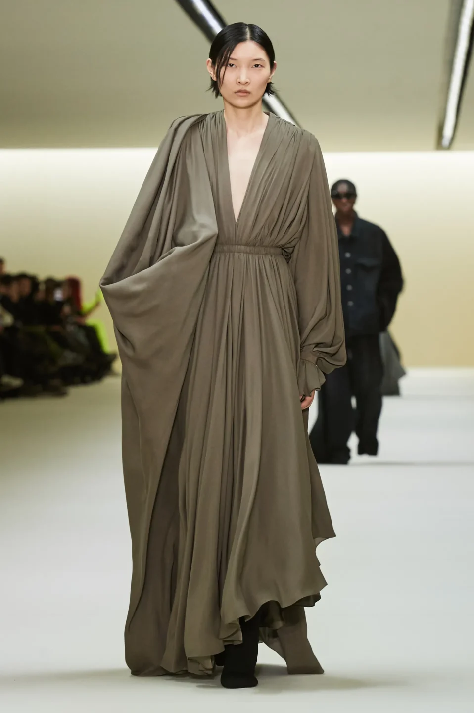 00019-balenciaga-fall-2023-ready-to-wear-credit-gorunway