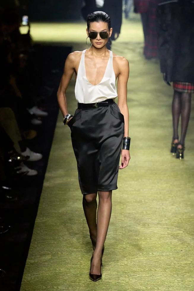 00019-saint-laurent-fall-2023-ready-to-wear-credit-gorunway