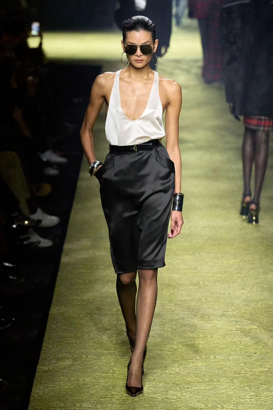 00019-saint-laurent-fall-2023-ready-to-wear-credit-gorunway