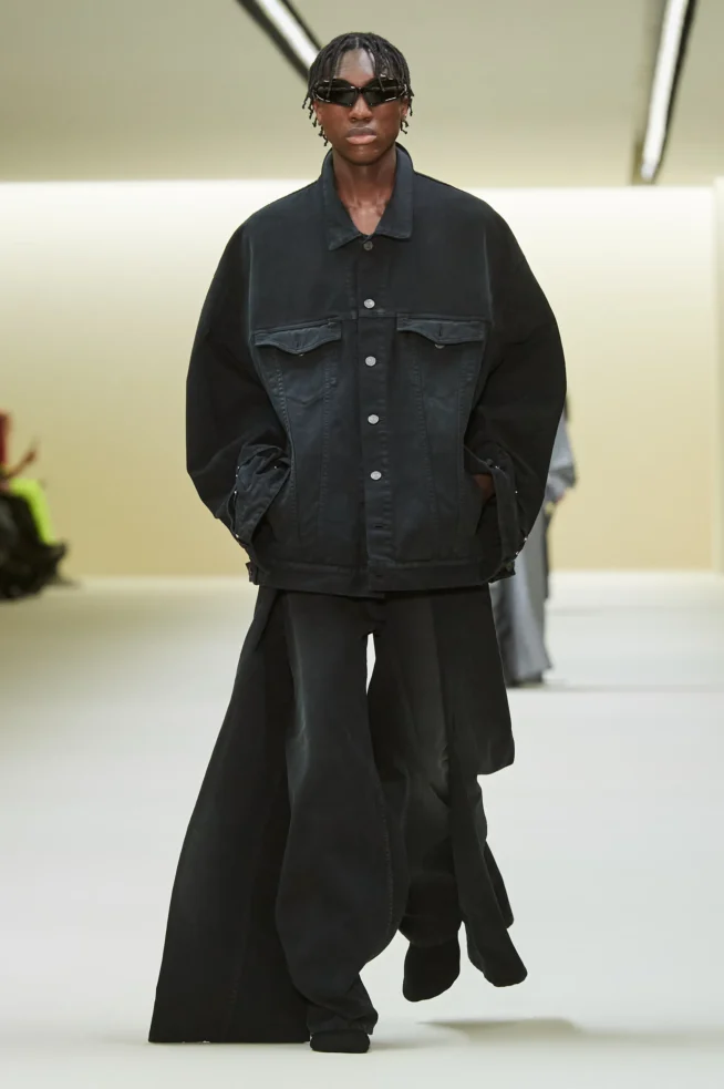 00020-balenciaga-fall-2023-ready-to-wear-credit-gorunway