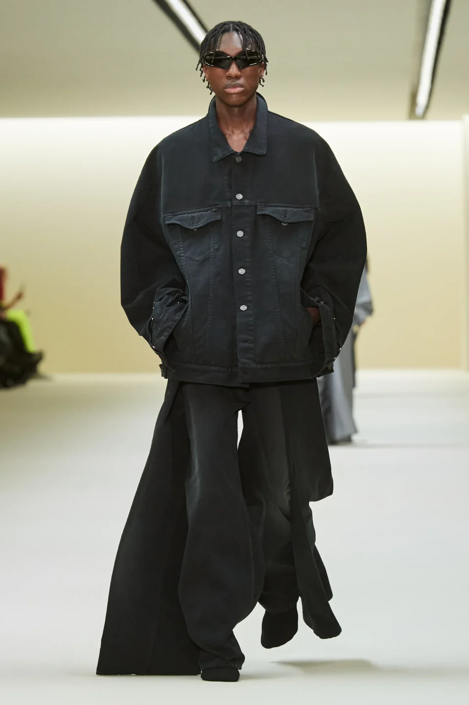 00020-balenciaga-fall-2023-ready-to-wear-credit-gorunway