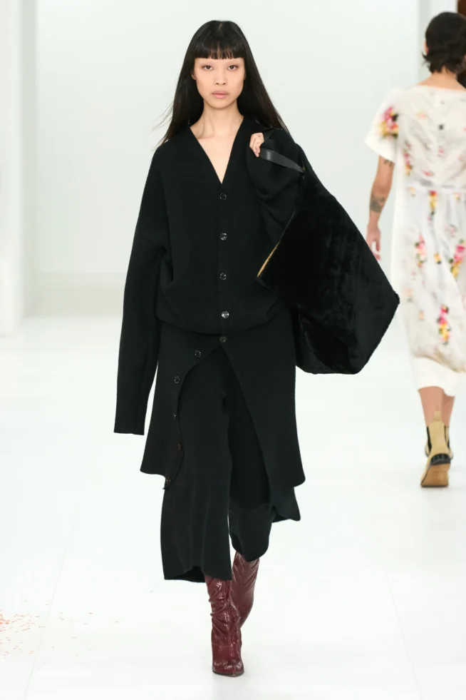 00020-loewe-fall-2023-ready-to-wear-credit-gorunway