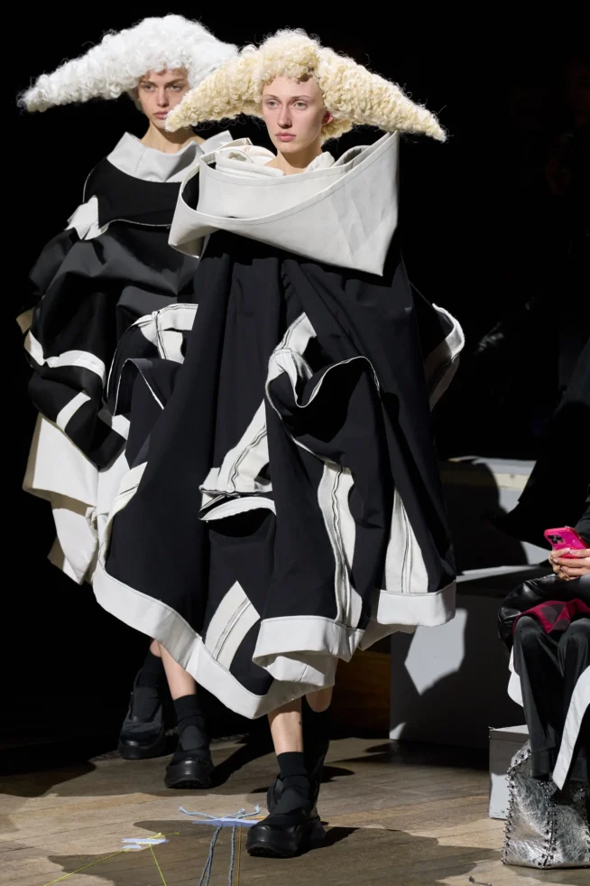 00021-comme-des-garcons-fall-2023-ready-to-wear-credit-gorunway