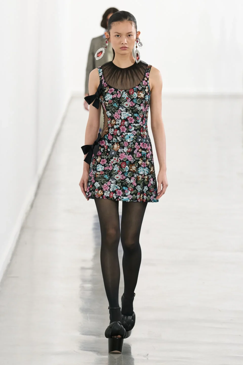 00021-giambattista-valli-fall-2023-ready-to-wear-credit-gorunway