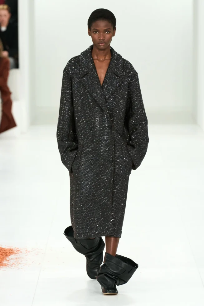 00021-loewe-fall-2023-ready-to-wear-credit-gorunway