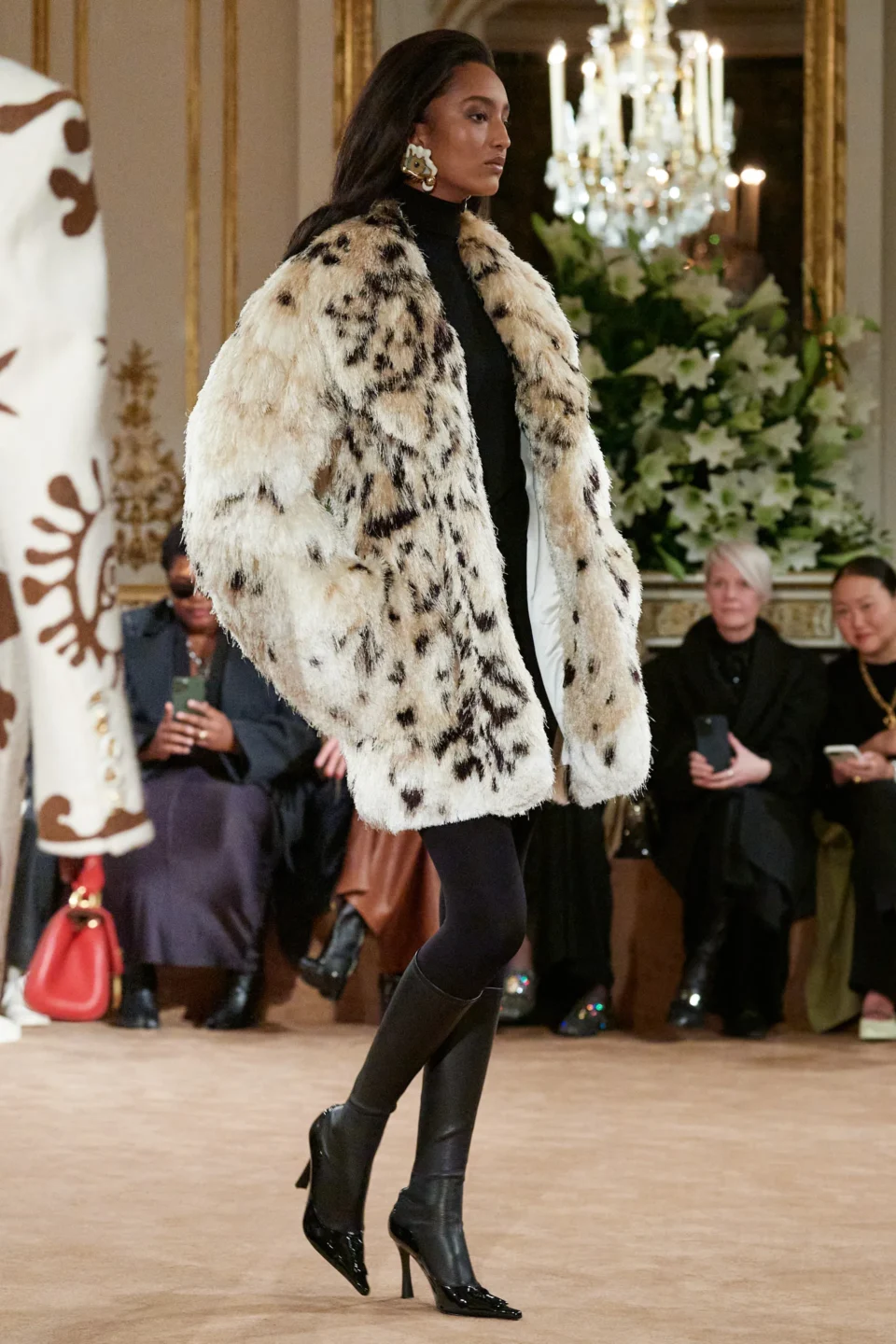 00021-schiaparelli-fall-2023-ready-to-wear-credit-gorunway