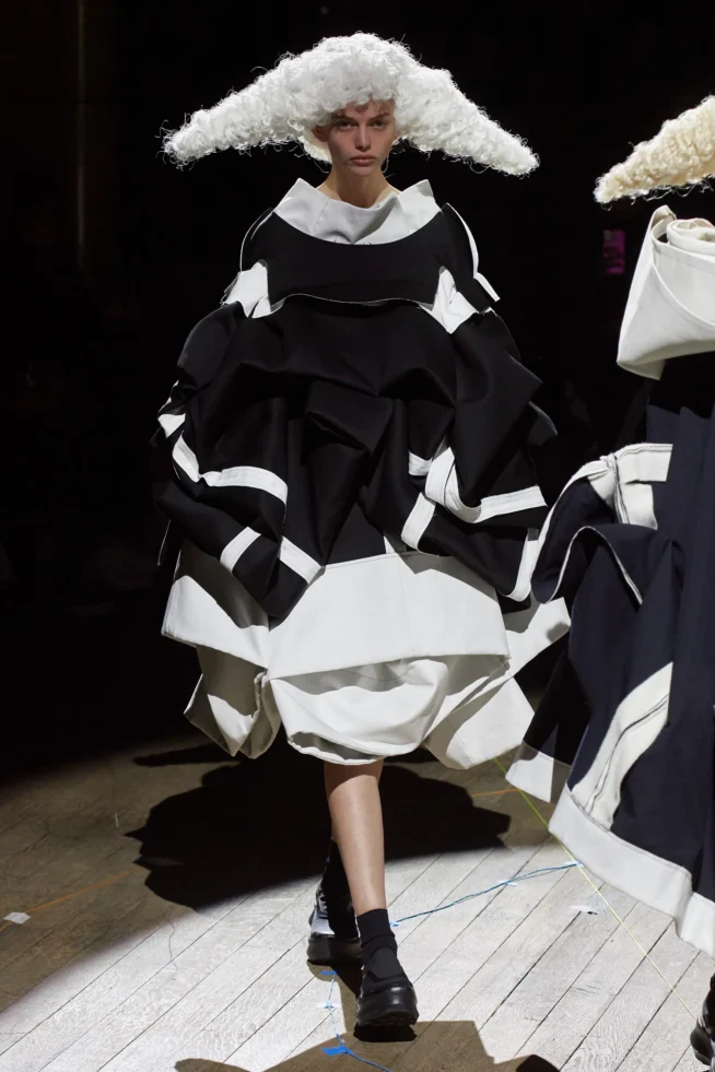 00022-comme-des-garcons-fall-2023-ready-to-wear-credit-gorunway