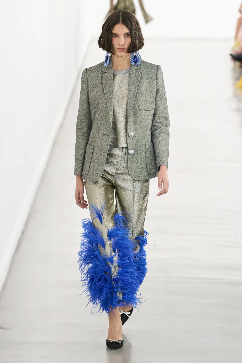 00022-giambattista-valli-fall-2023-ready-to-wear-credit-gorunway