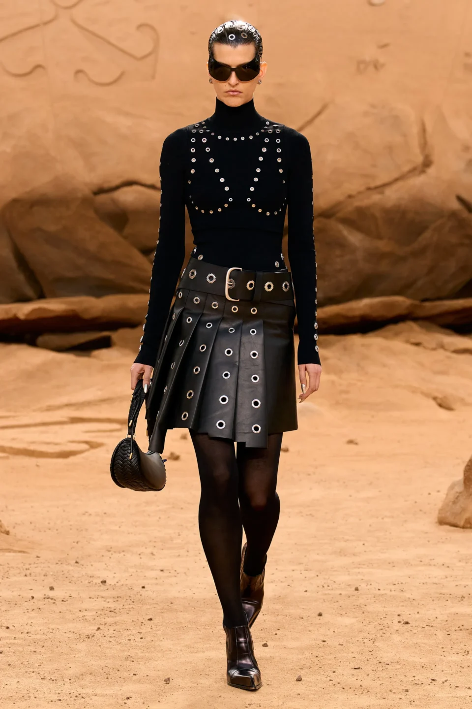 00022-off-white-fall-2023-ready-to-wear-credit-gorunway