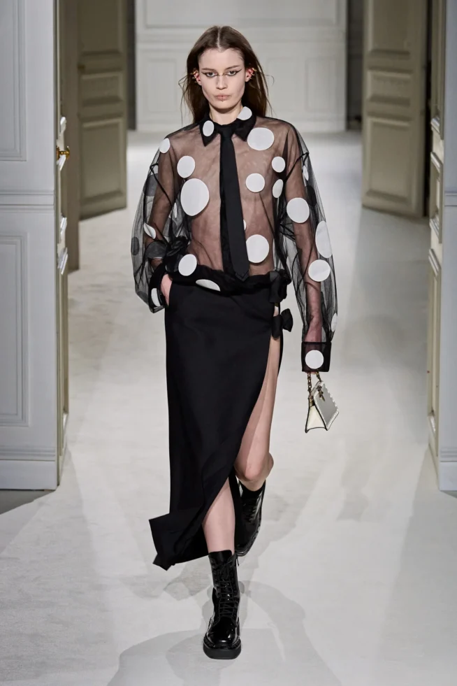 00022-valentino-fall-2023-ready-to-wear-credit-gorunway