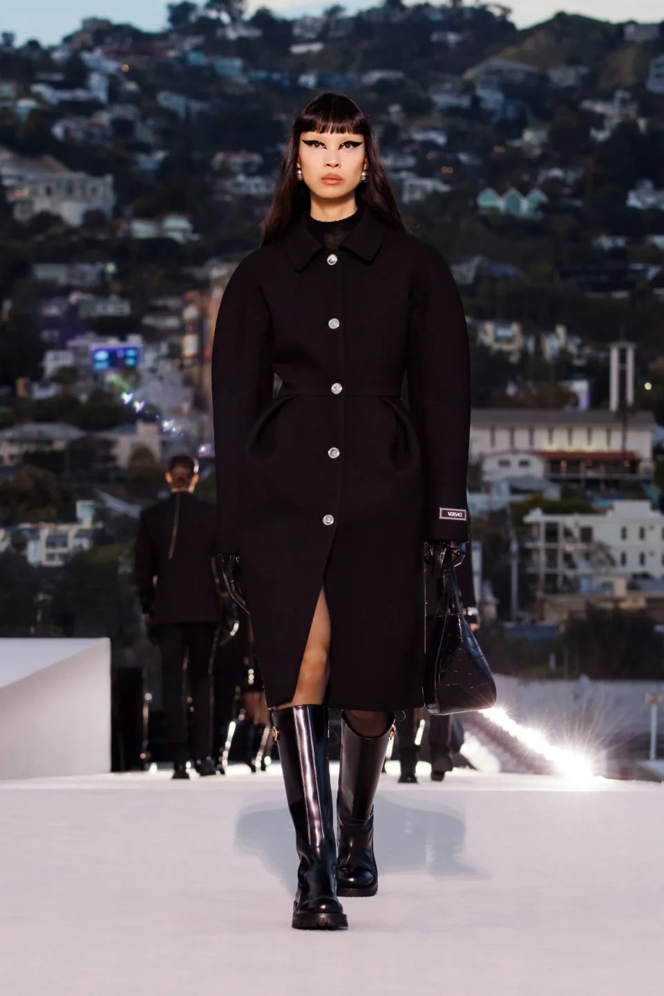 00022-versace-fall-2023-ready-to-wear-tokyo-credit-brand