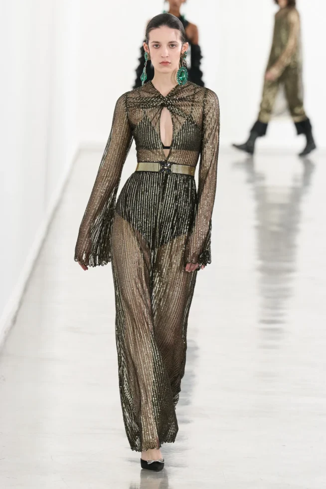 00023-giambattista-valli-fall-2023-ready-to-wear-credit-gorunway