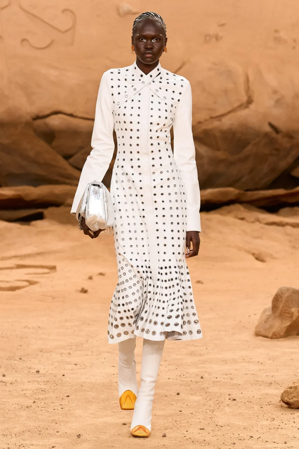 00023-off-white-fall-2023-ready-to-wear-credit-gorunway