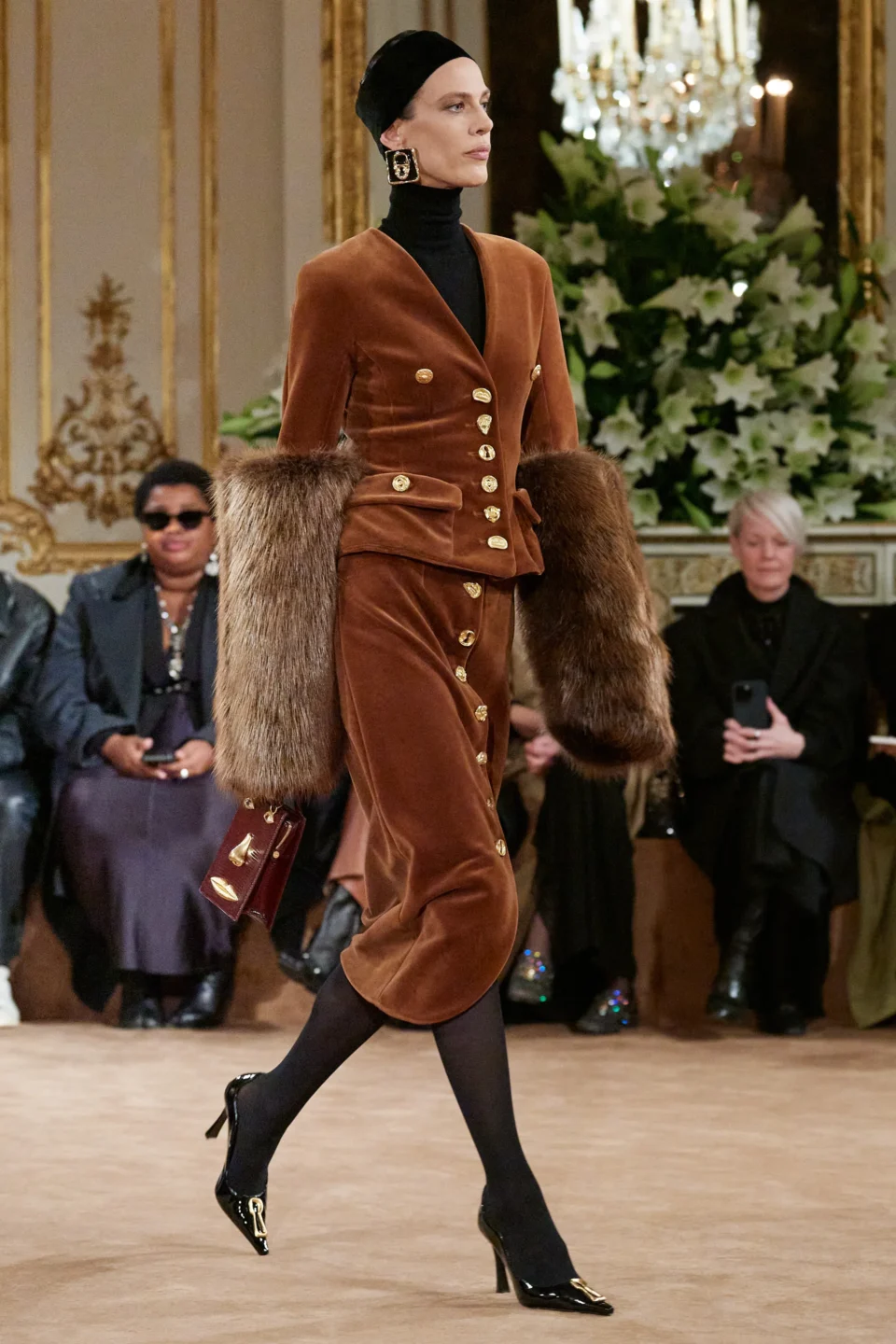 00023-schiaparelli-fall-2023-ready-to-wear-credit-gorunway