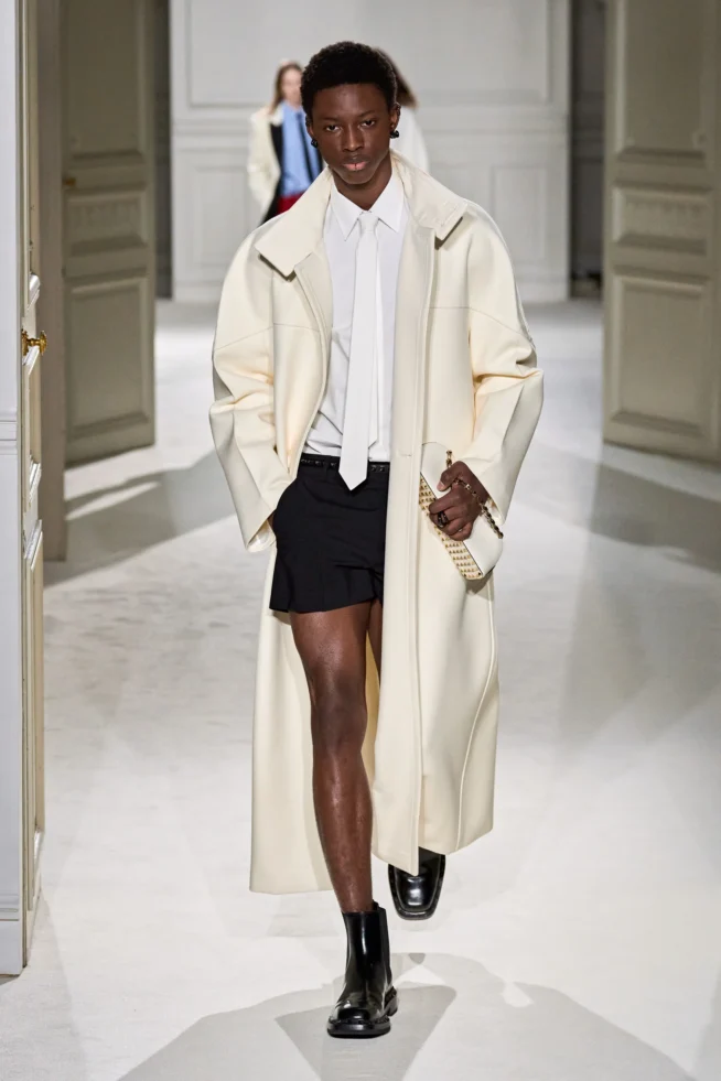 00023-valentino-fall-2023-ready-to-wear-credit-gorunway
