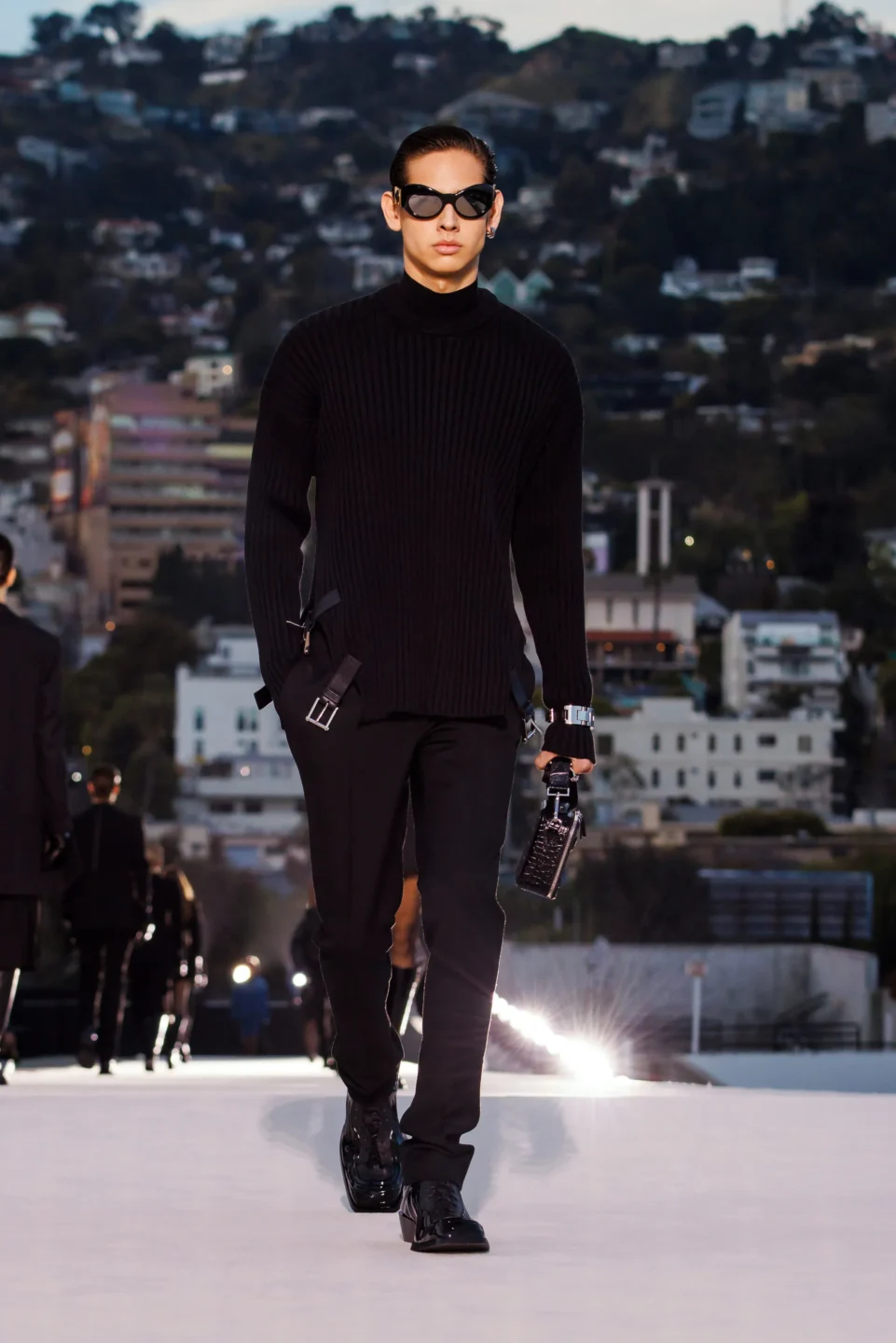00023-versace-fall-2023-ready-to-wear-tokyo-credit-brand