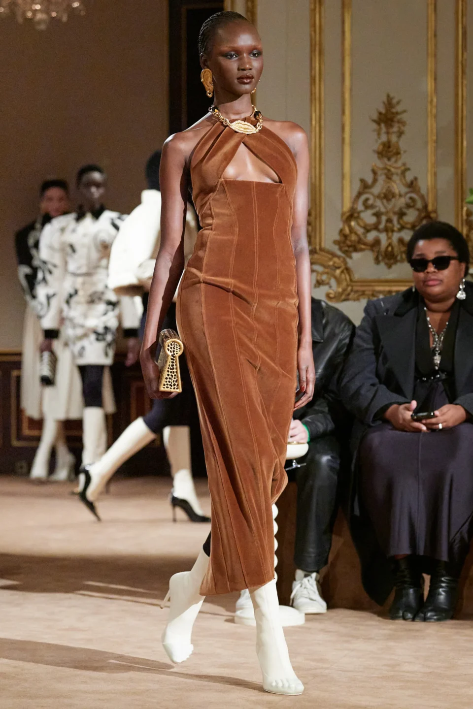 00024-schiaparelli-fall-2023-ready-to-wear-credit-gorunway