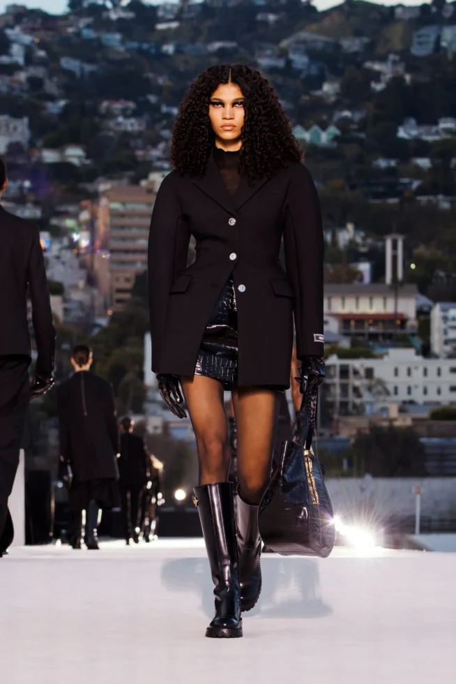00024-versace-fall-2023-ready-to-wear-tokyo-credit-brand