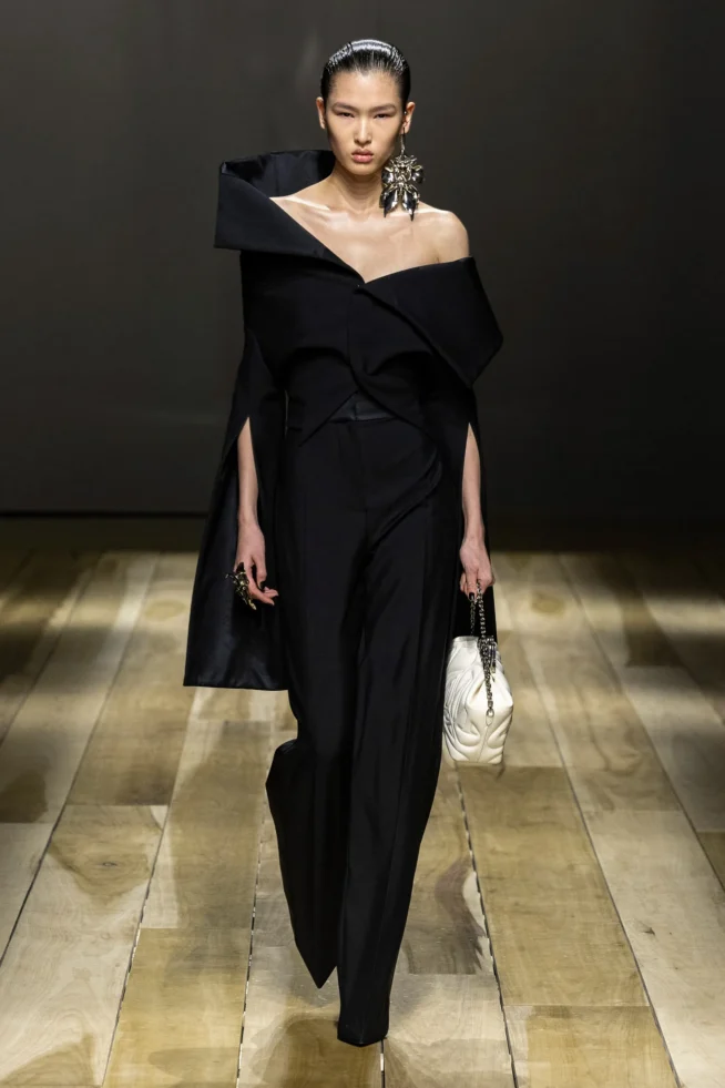 00025-alexander-mcqueen-fall-2023-ready-to-wear-credit-brand