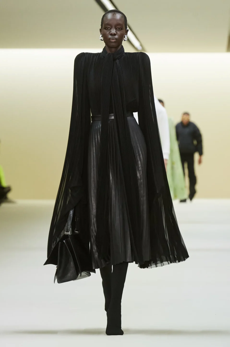 00025-balenciaga-fall-2023-ready-to-wear-credit-gorunway