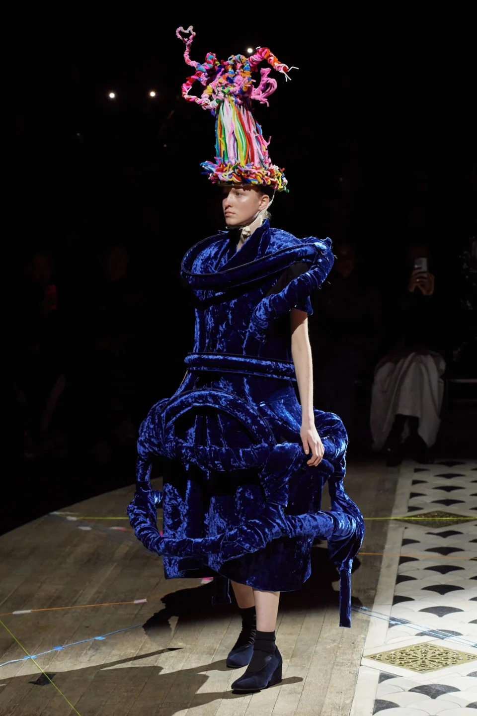 00025-comme-des-garcons-fall-2023-ready-to-wear-credit-gorunway