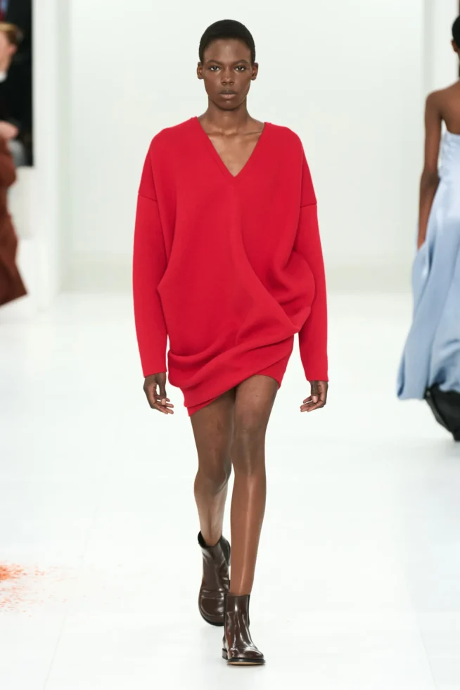 00025-loewe-fall-2023-ready-to-wear-credit-gorunway