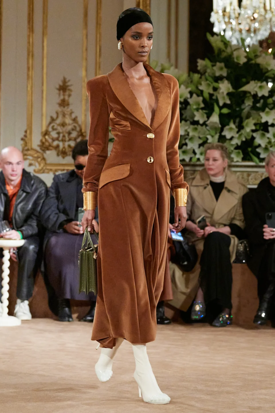 00025-schiaparelli-fall-2023-ready-to-wear-credit-gorunway