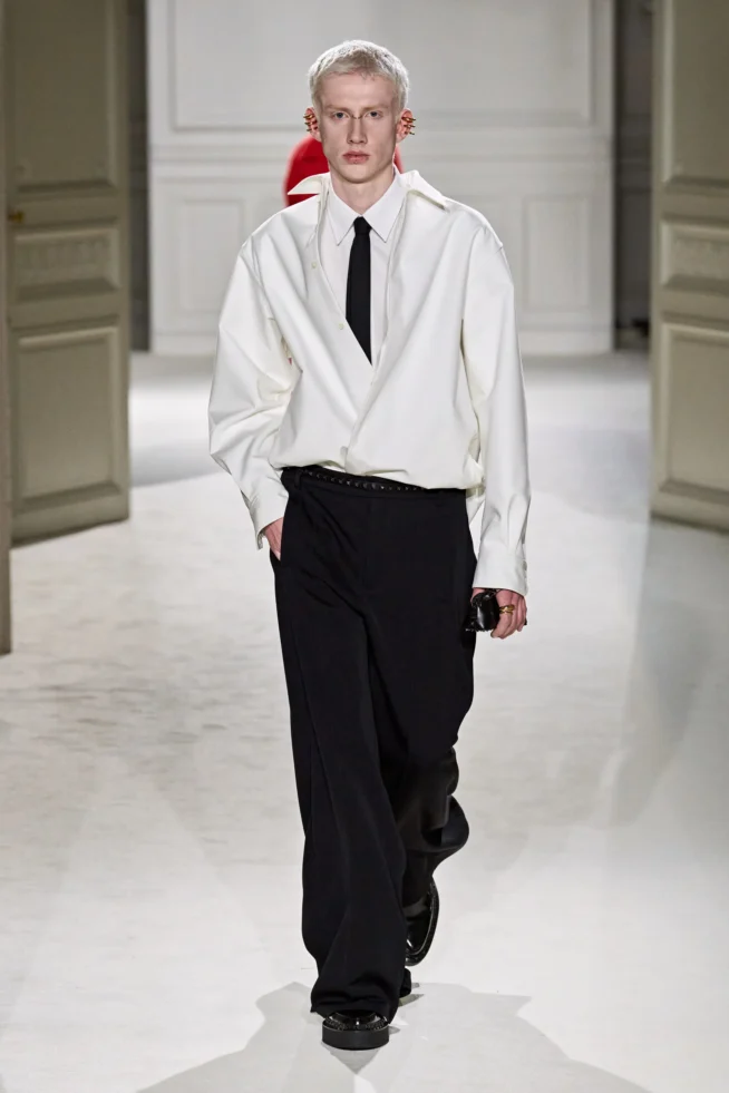 00025-valentino-fall-2023-ready-to-wear-credit-gorunway