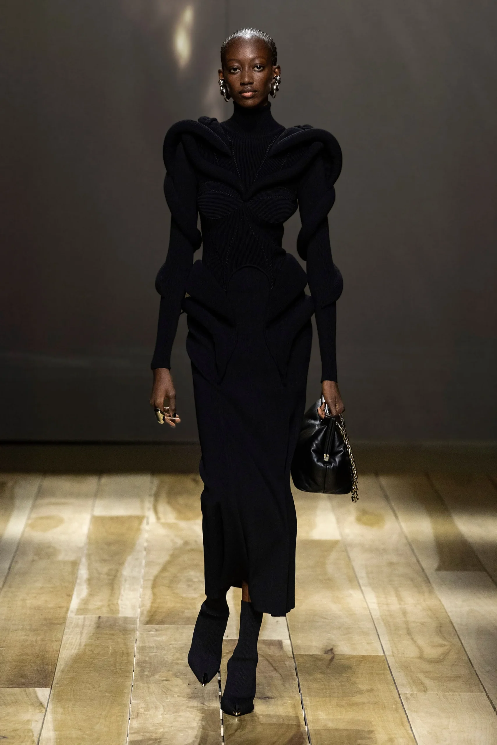 00026-alexander-mcqueen-fall-2023-ready-to-wear-credit-brand