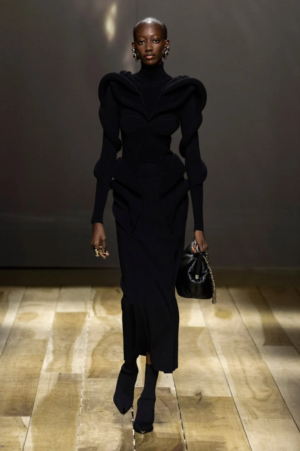 00026-alexander-mcqueen-fall-2023-ready-to-wear-credit-brand