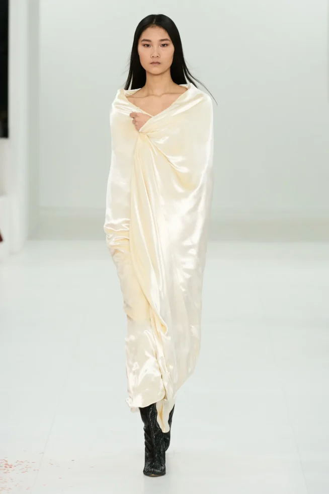 00026-loewe-fall-2023-ready-to-wear-credit-gorunway