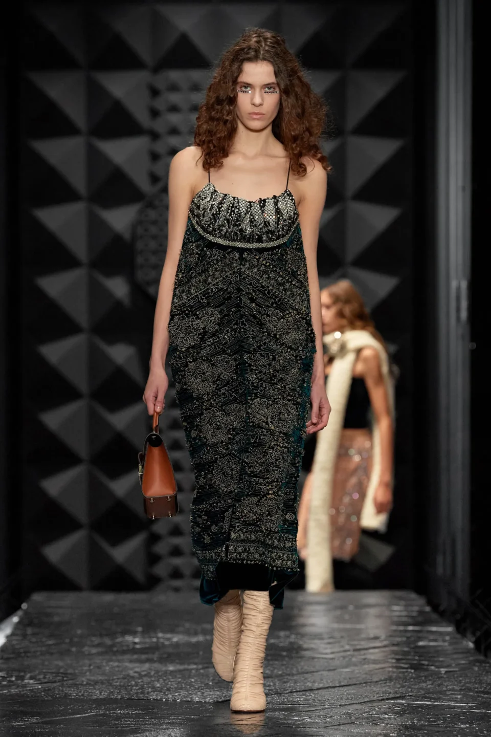00026-louis-vuitton-fall-2023-ready-to-wear-credit-gorunway