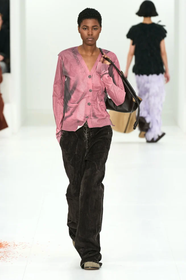 00027-loewe-fall-2023-ready-to-wear-credit-gorunway