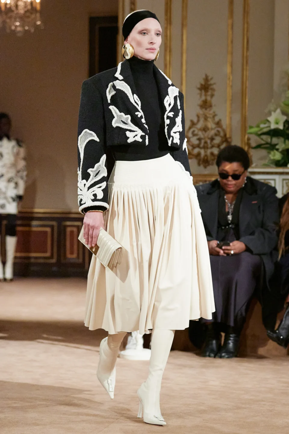 00027-schiaparelli-fall-2023-ready-to-wear-credit-gorunway
