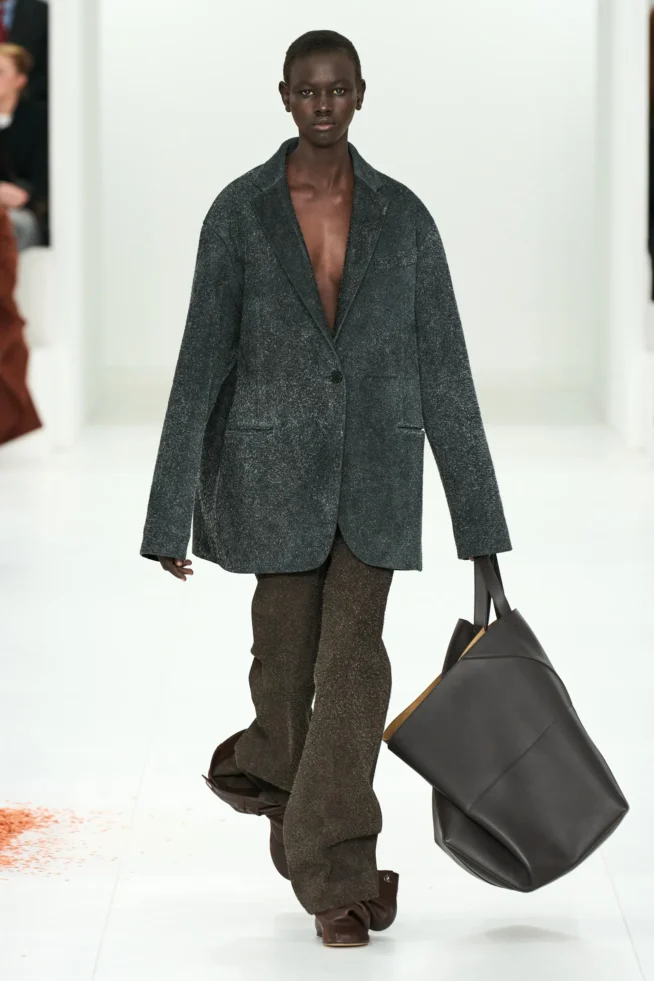 00028-loewe-fall-2023-ready-to-wear-credit-gorunway