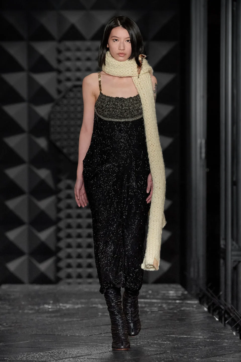 00028-louis-vuitton-fall-2023-ready-to-wear-credit-gorunway