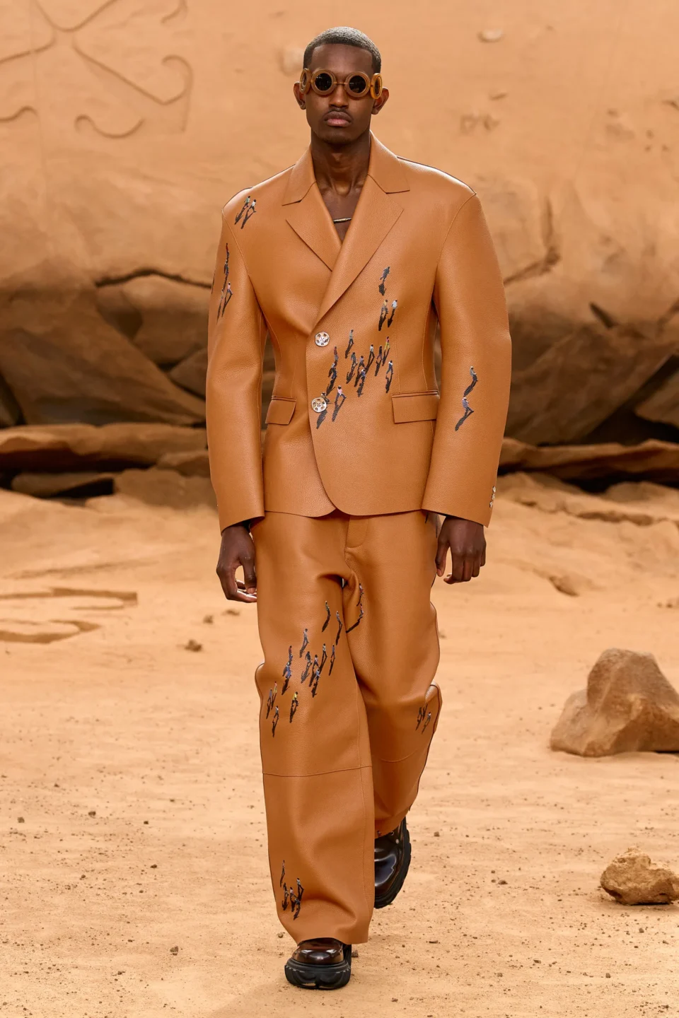 00028-off-white-fall-2023-ready-to-wear-credit-gorunway