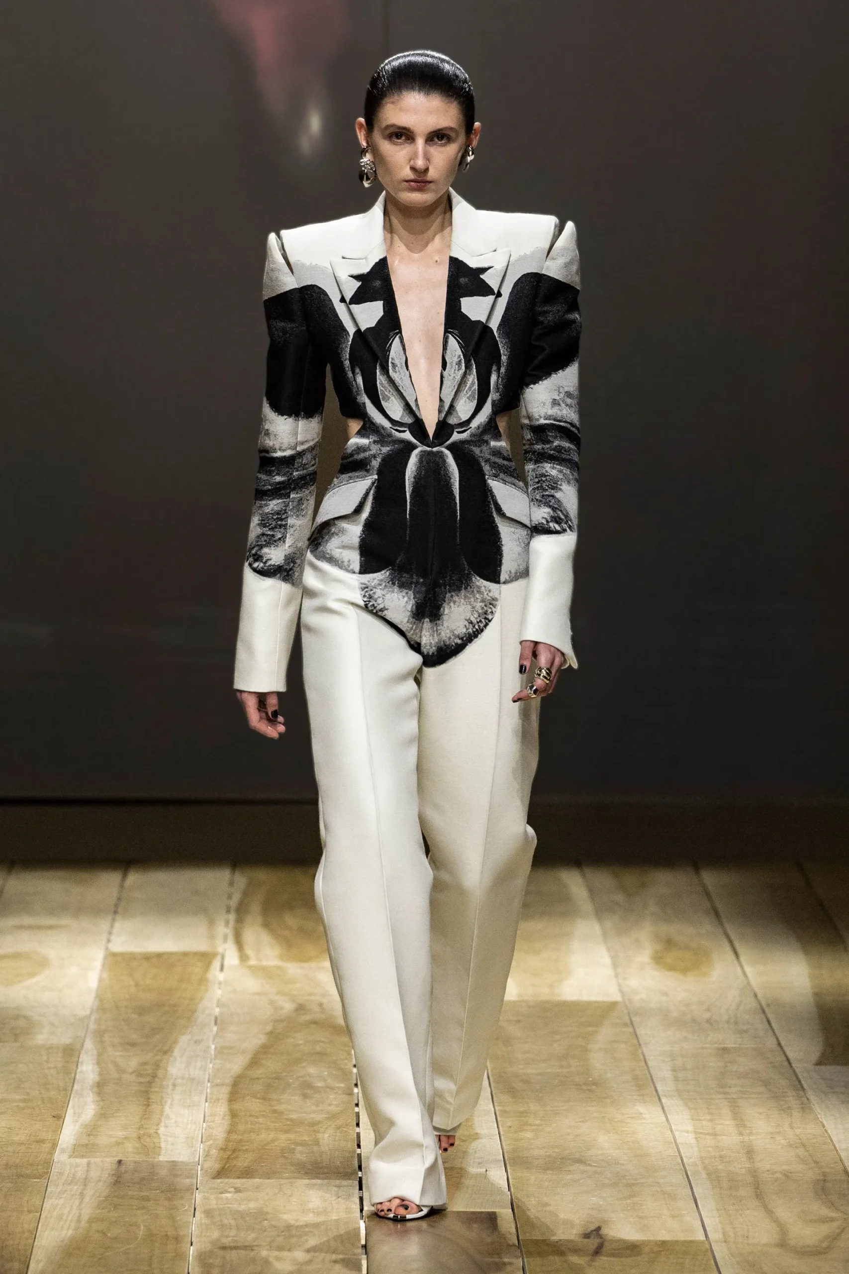 00029-alexander-mcqueen-fall-2023-ready-to-wear-credit-brand