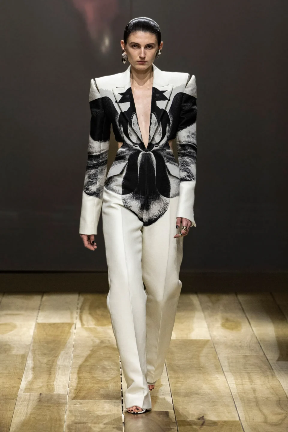 00029-alexander-mcqueen-fall-2023-ready-to-wear-credit-brand