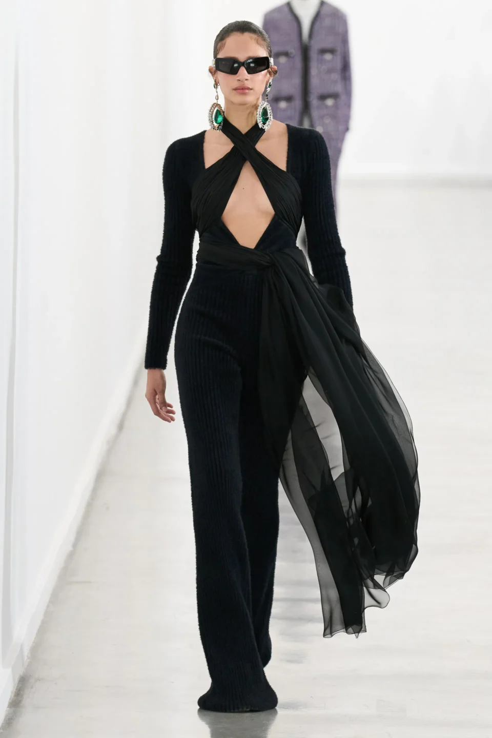 00029-giambattista-valli-fall-2023-ready-to-wear-credit-gorunway