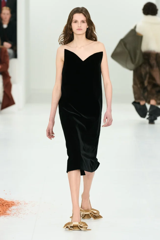 00029-loewe-fall-2023-ready-to-wear-credit-gorunway
