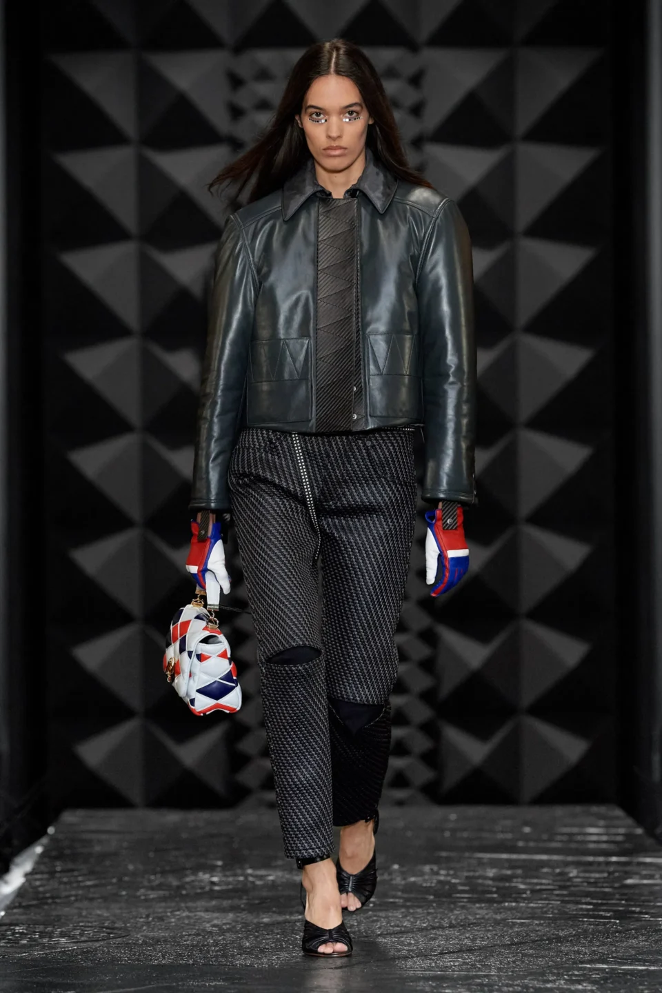 00029-louis-vuitton-fall-2023-ready-to-wear-credit-gorunway