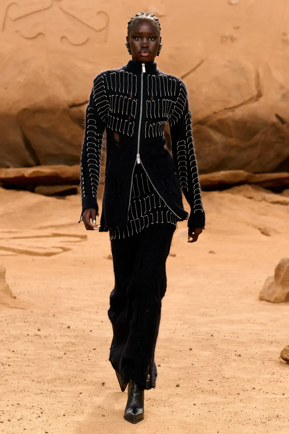 00029-off-white-fall-2023-ready-to-wear-credit-gorunway