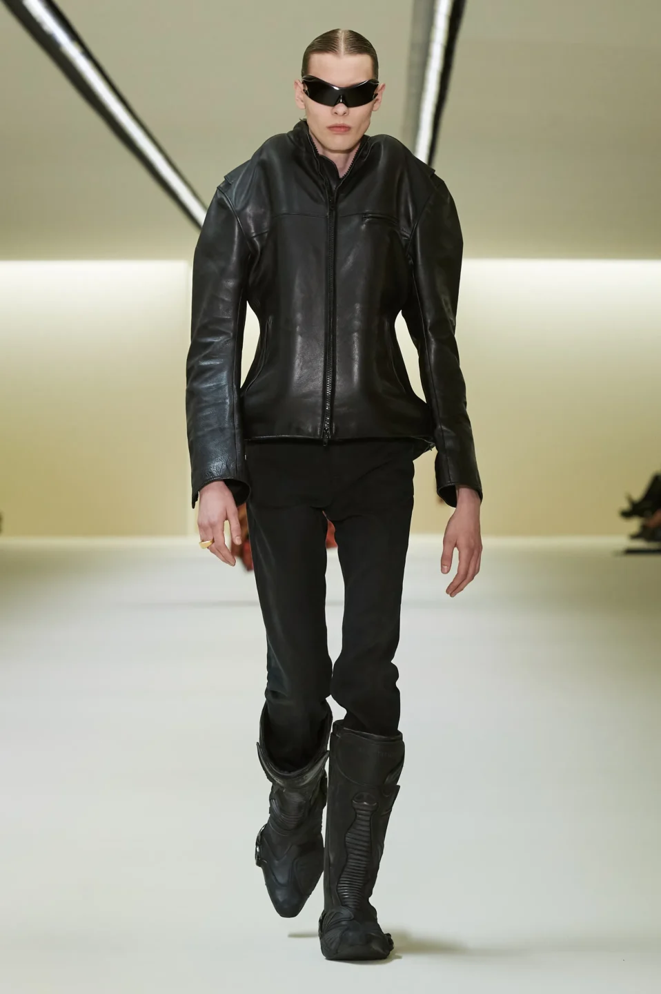 00030-balenciaga-fall-2023-ready-to-wear-credit-gorunway