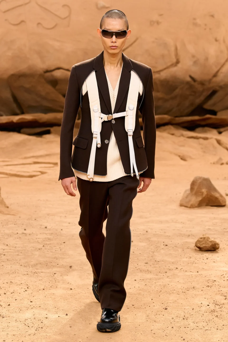 00030-off-white-fall-2023-ready-to-wear-credit-gorunway