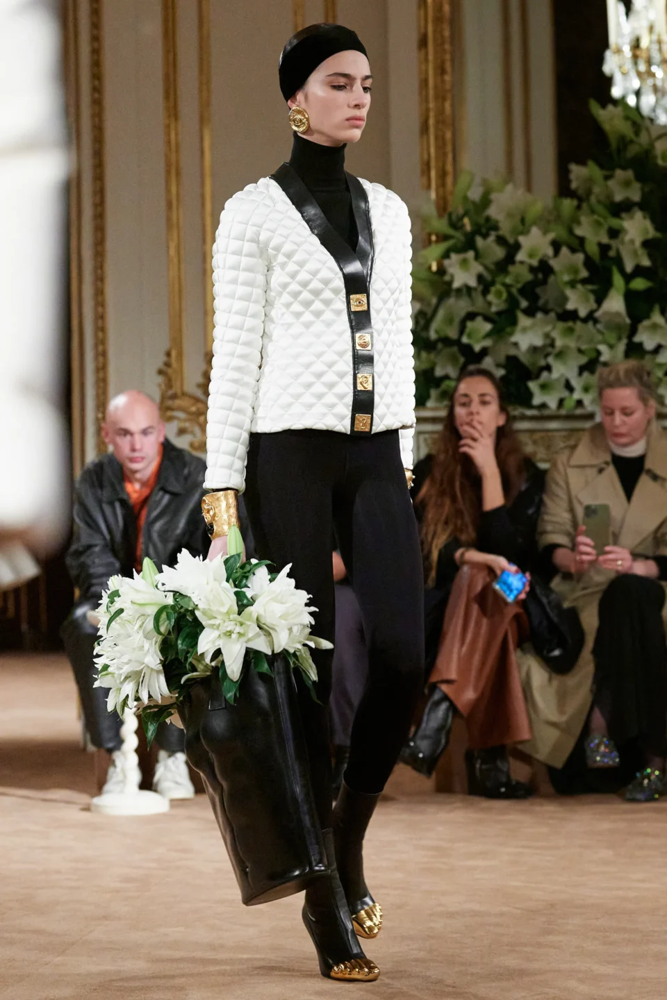 00030-schiaparelli-fall-2023-ready-to-wear-credit-gorunway