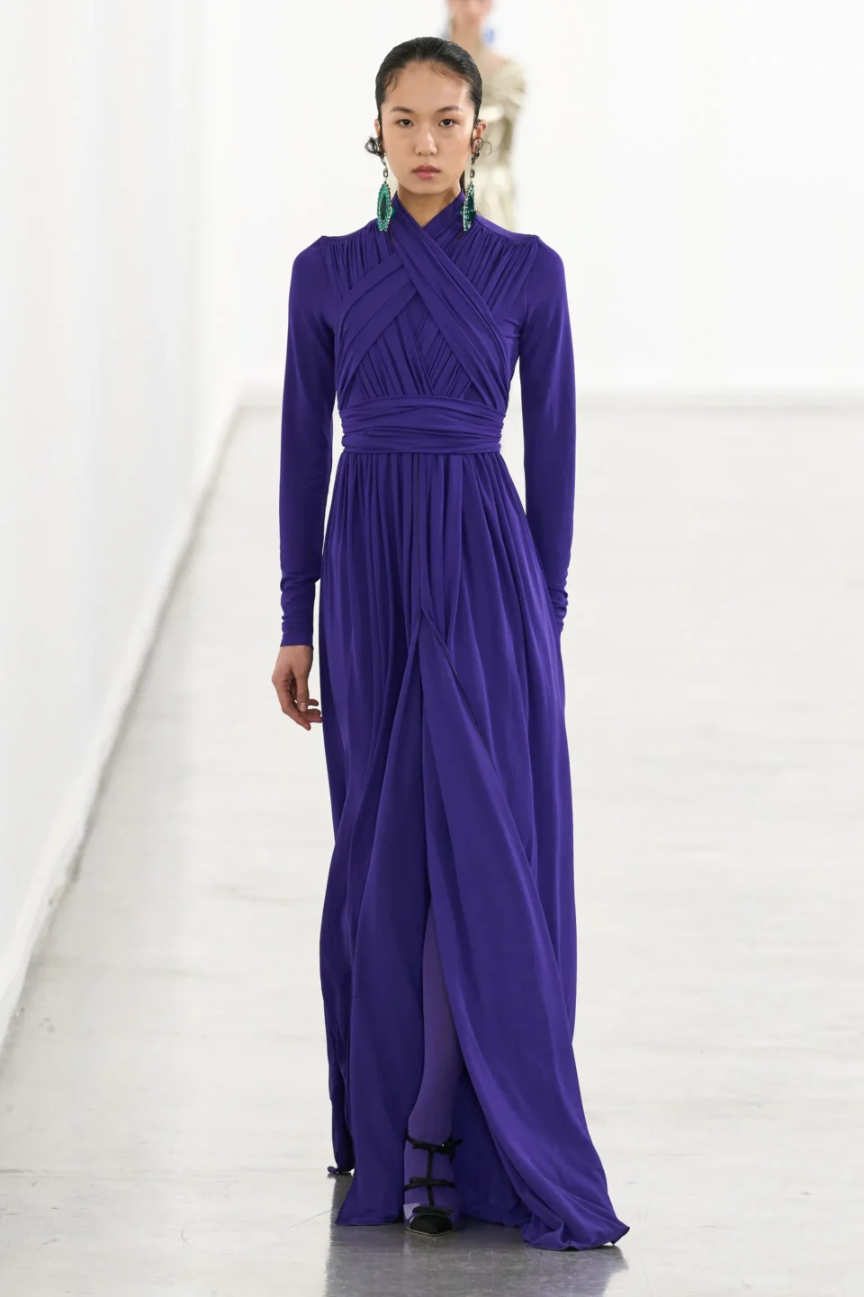 00031-giambattista-valli-fall-2023-ready-to-wear-credit-gorunway